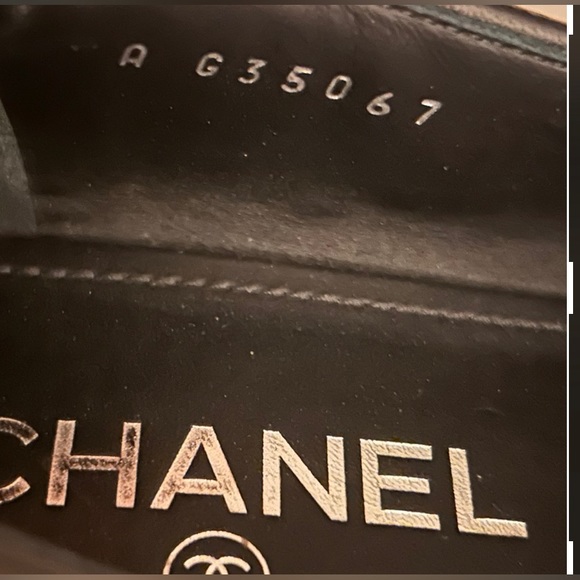 Chanel Women 21C mosassins- loafers silver chain around  Size 7 1/2 - Picture 4 of 5